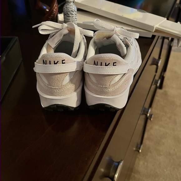 Nike - Picture 2 of 3